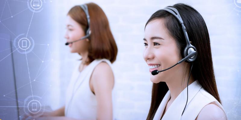 Nhân viên có thái độ tận tâm Nhân viên có thái độ tận tâm